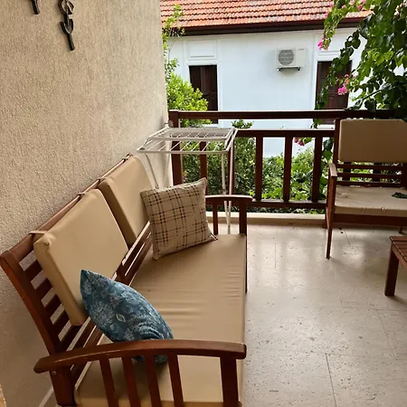 Smart Aparts Apartment *